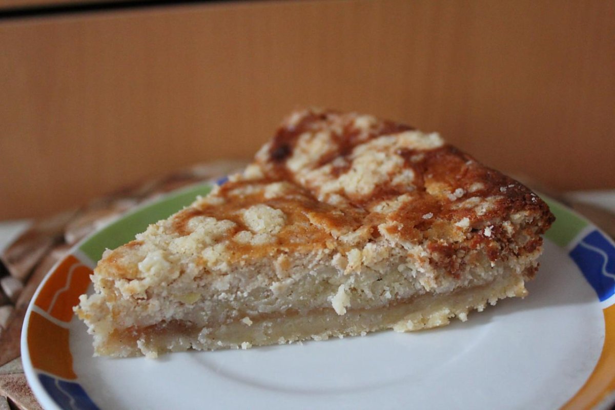 Кусок яблочного пирога