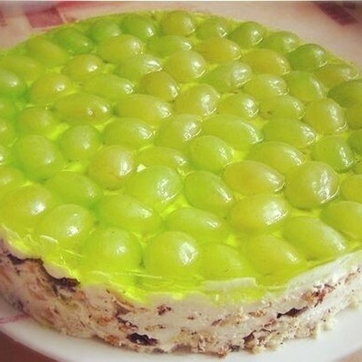 Пирог из винограда и яблок