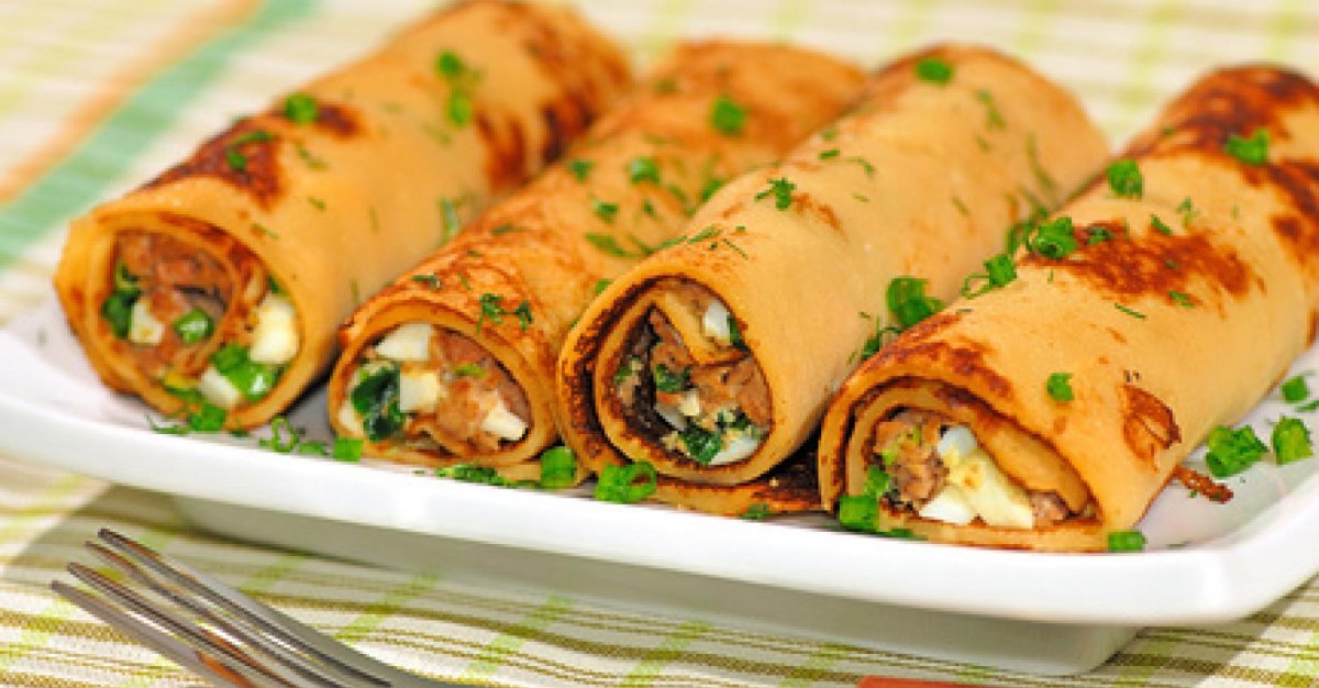 Блины с мясом и сметаной