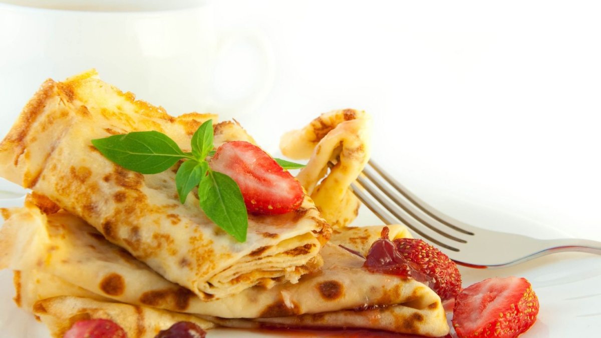 Блины с маскарпоне и клубникой