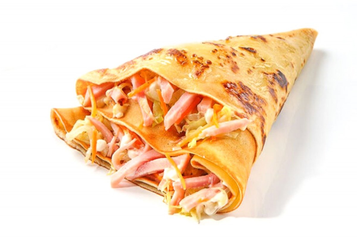 Блины с начинкой на белом фоне
