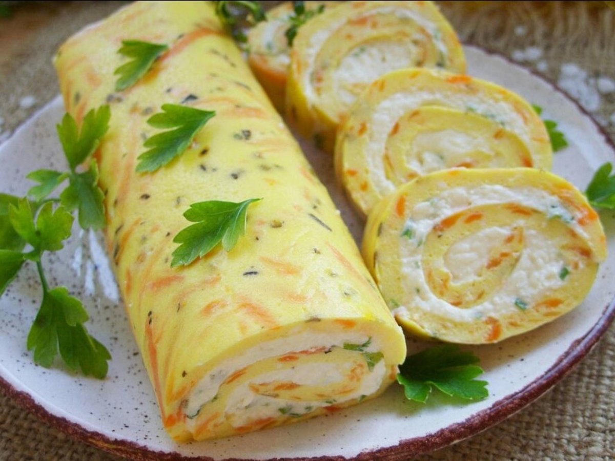 Омлетный рулет закусочный