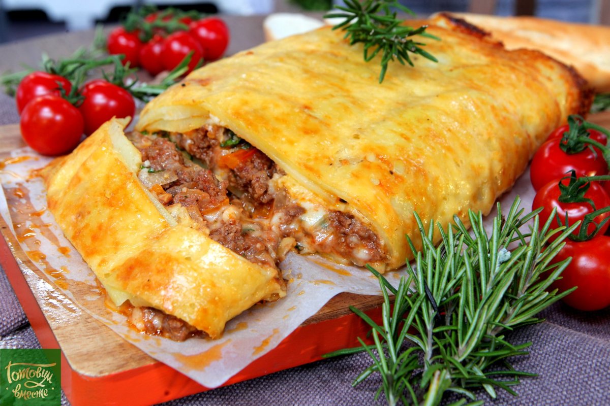 Картофельный рулет с фаршем