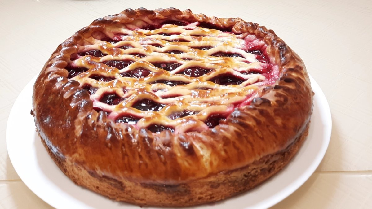 Шарлотка с клюквой