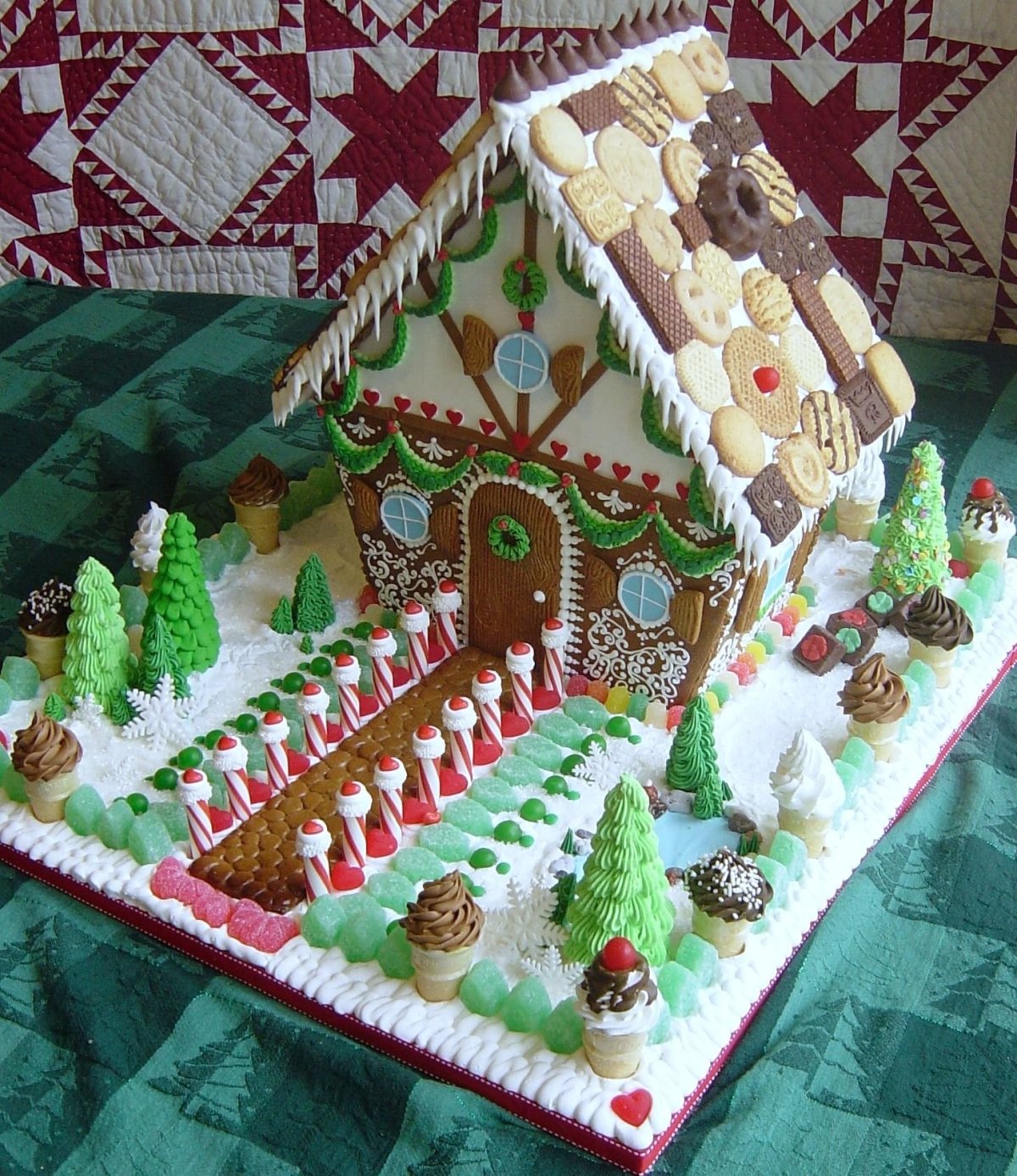 Домик из сладостей