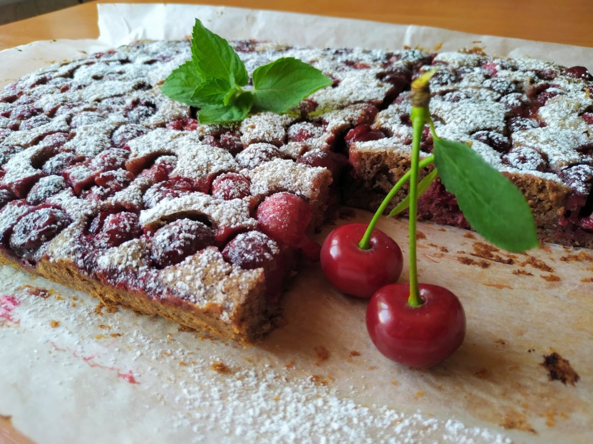Шоколадный клафути с черешней
