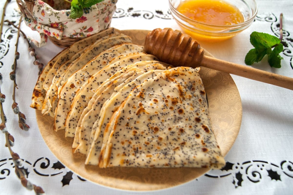 Блинчики с медом и маком
