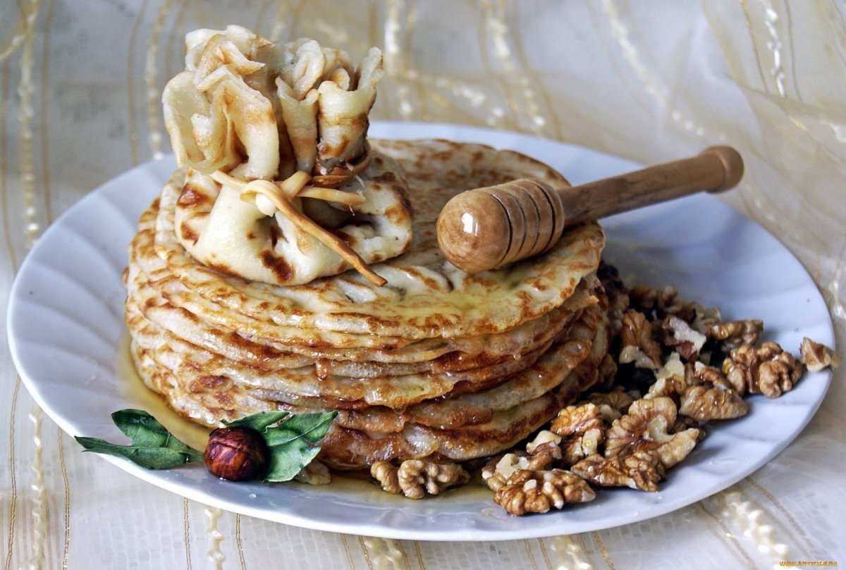 Блины с яблоком и корицей