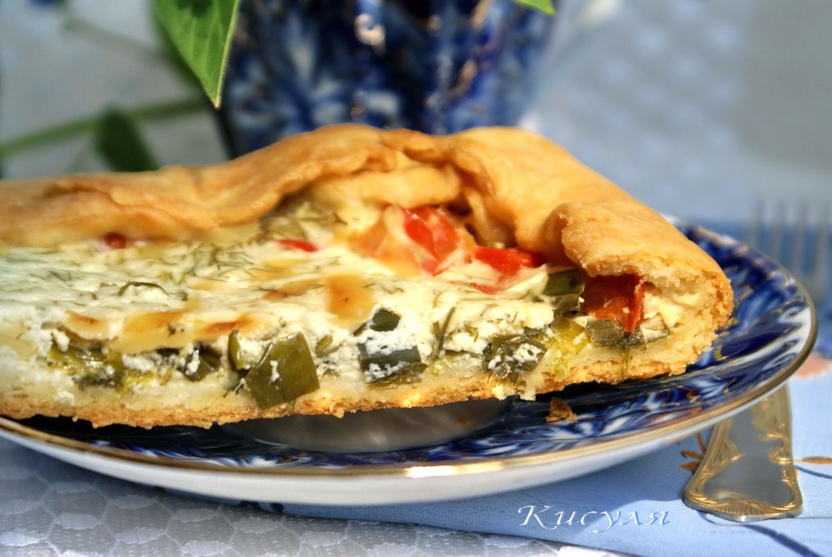 Пирог с луком и сыром