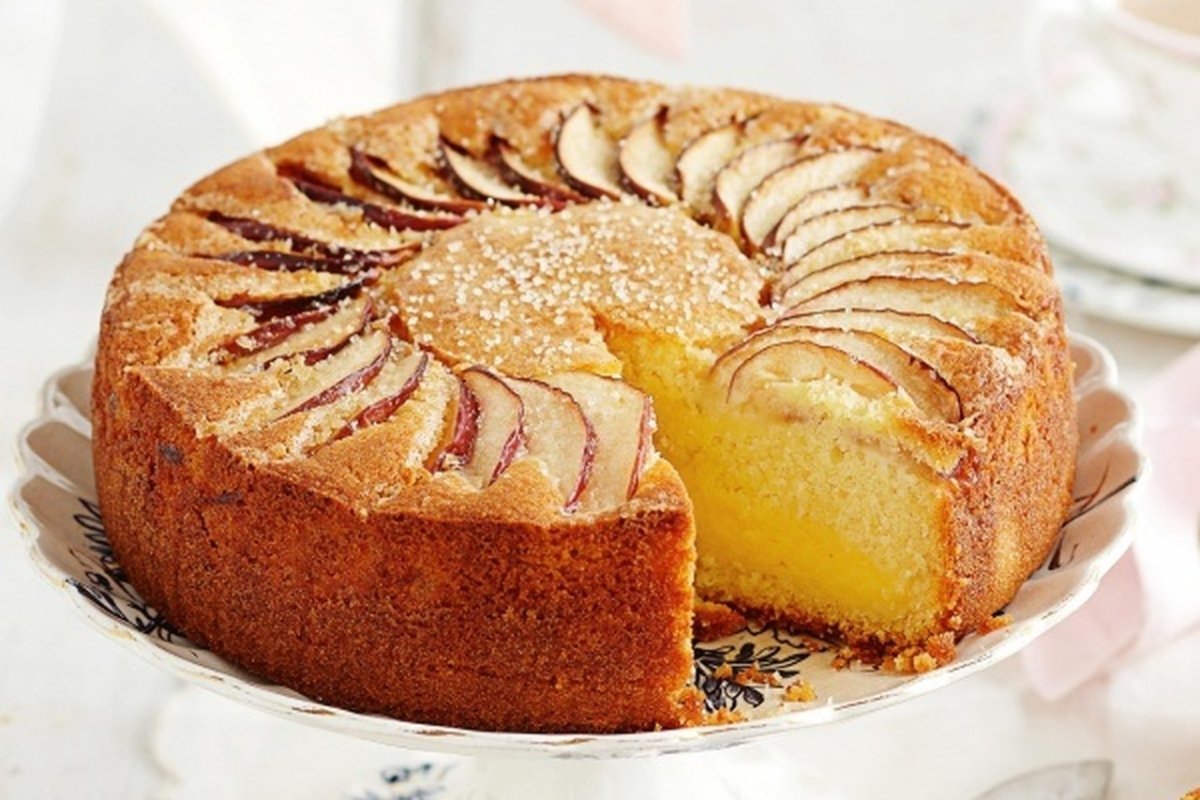 Шарлотка с яблоками