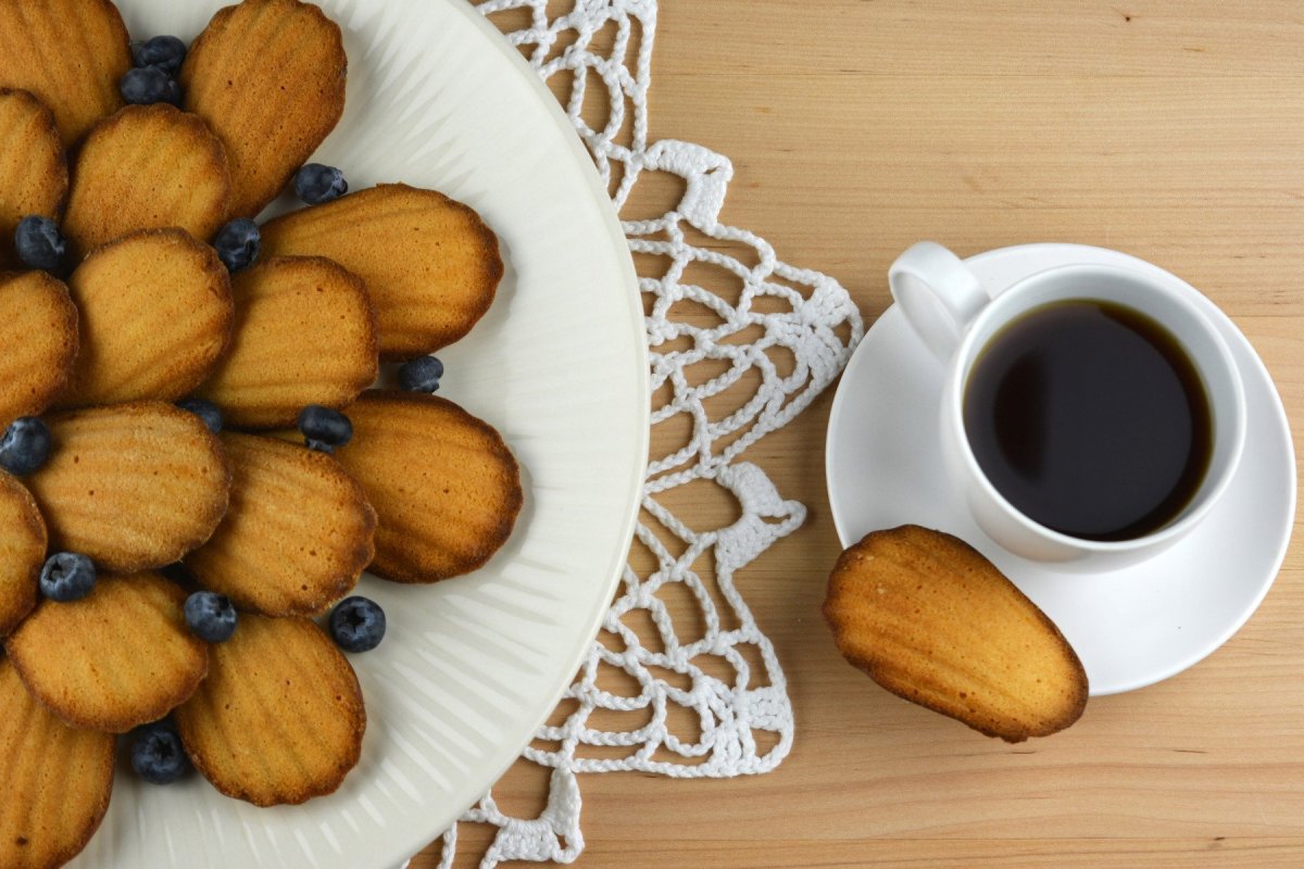Madeleine Cake