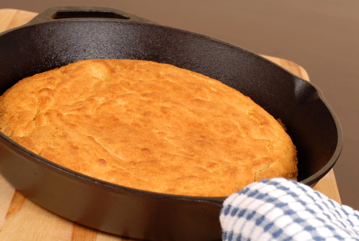 Шарлотка с карамелизированными яблоками в духовке