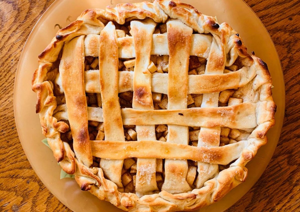 Яблочный пирог с корицей