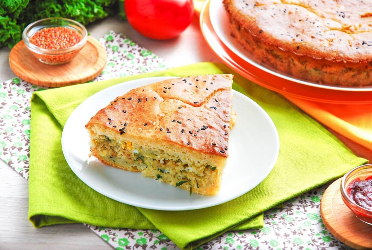 Заливной пирог с луком и яйцом