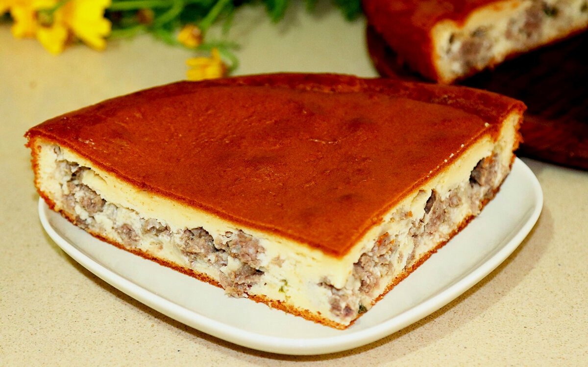 Заливной пирог с луком и яйцом на сметане
