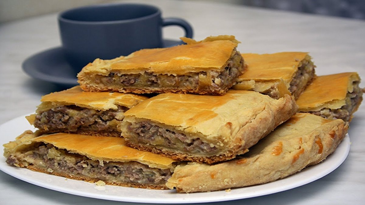 Мясной пирог на кефире с фаршем