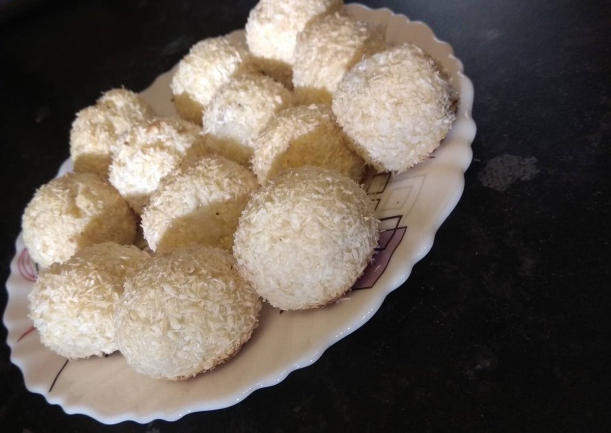 Пирожные с кокосовой стружкой