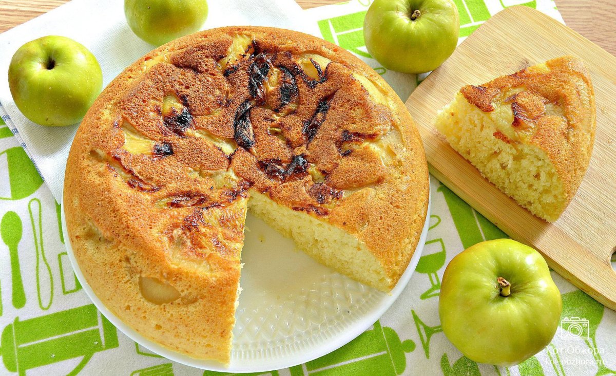 Шарлотка с творогом и яблоками в духовке
