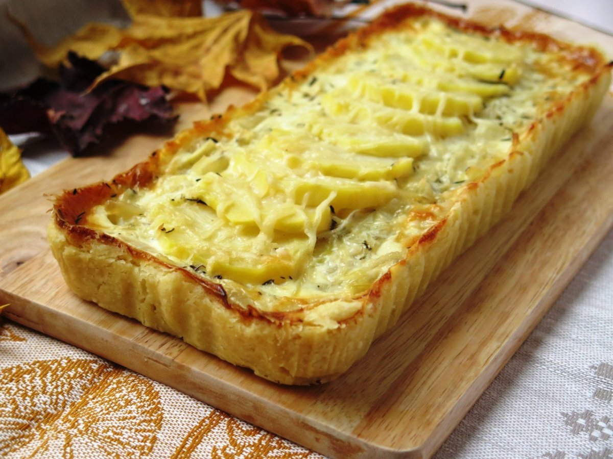 Пирог с солеными огурцами