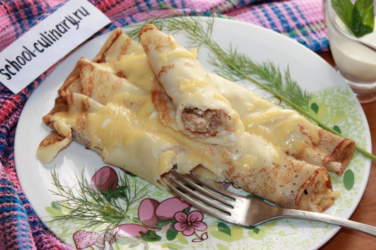 Блины с луком и яйцом