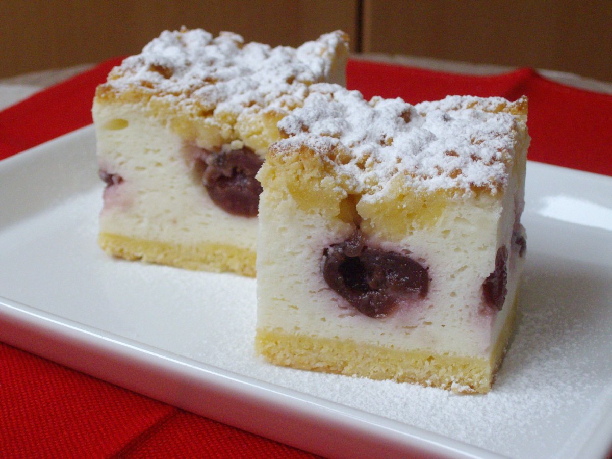Шарлотка с творогом