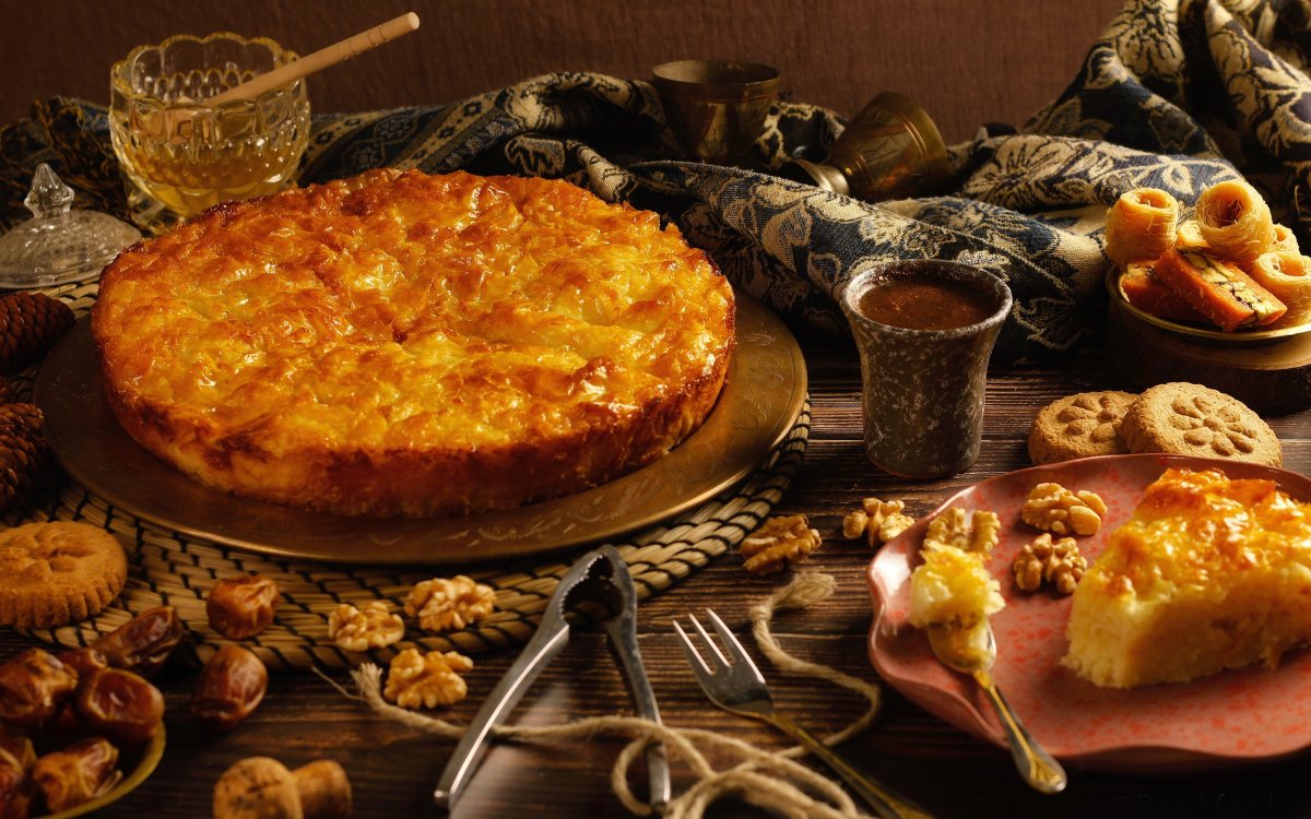 Яблочный пирог с яблоками сверху