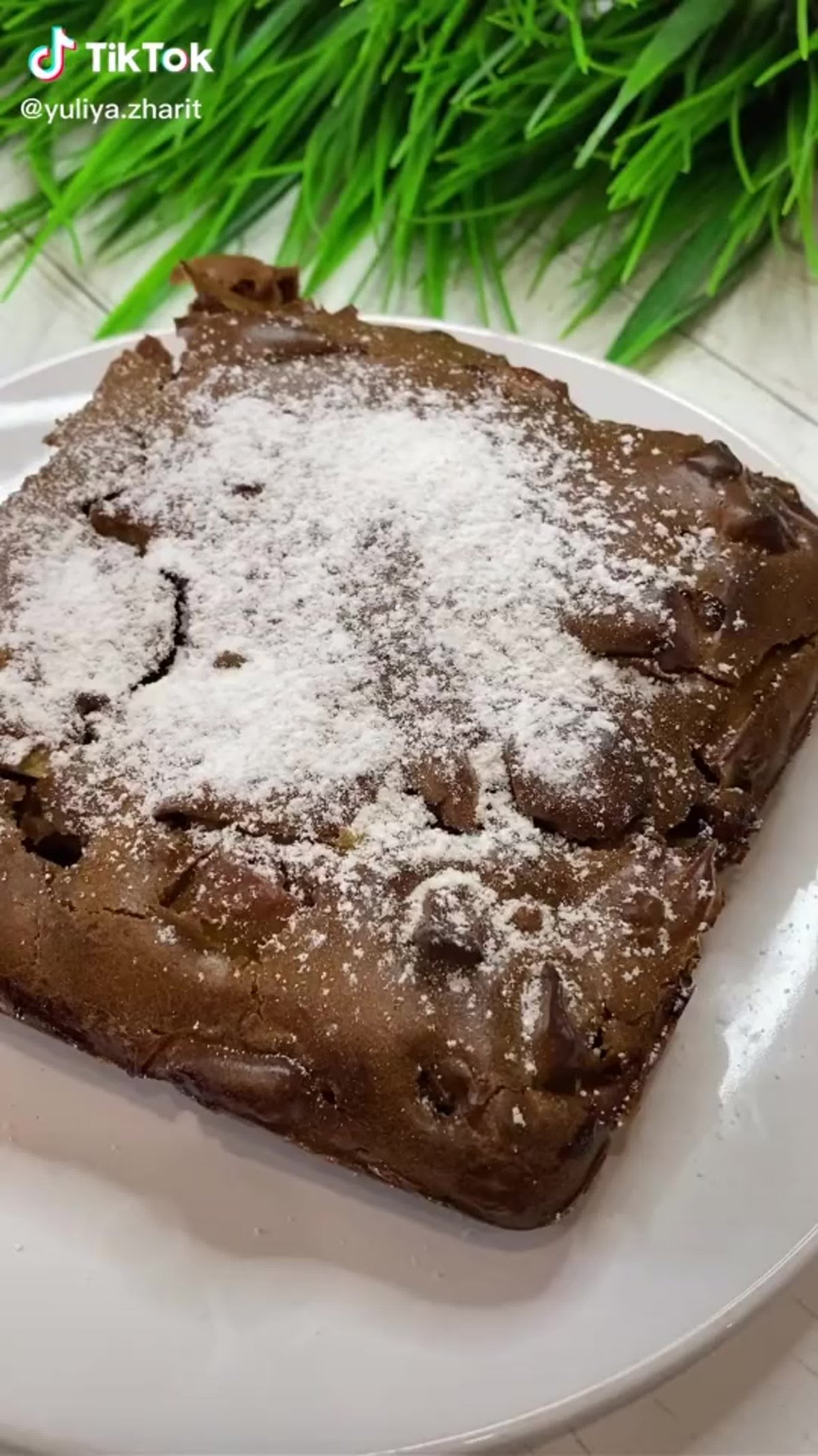 Шарлотка с шоколадом