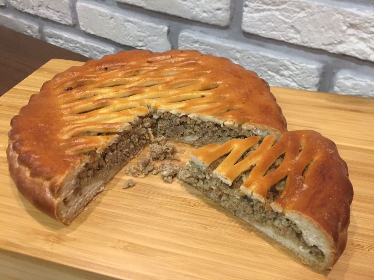Круглый пирог с мясом