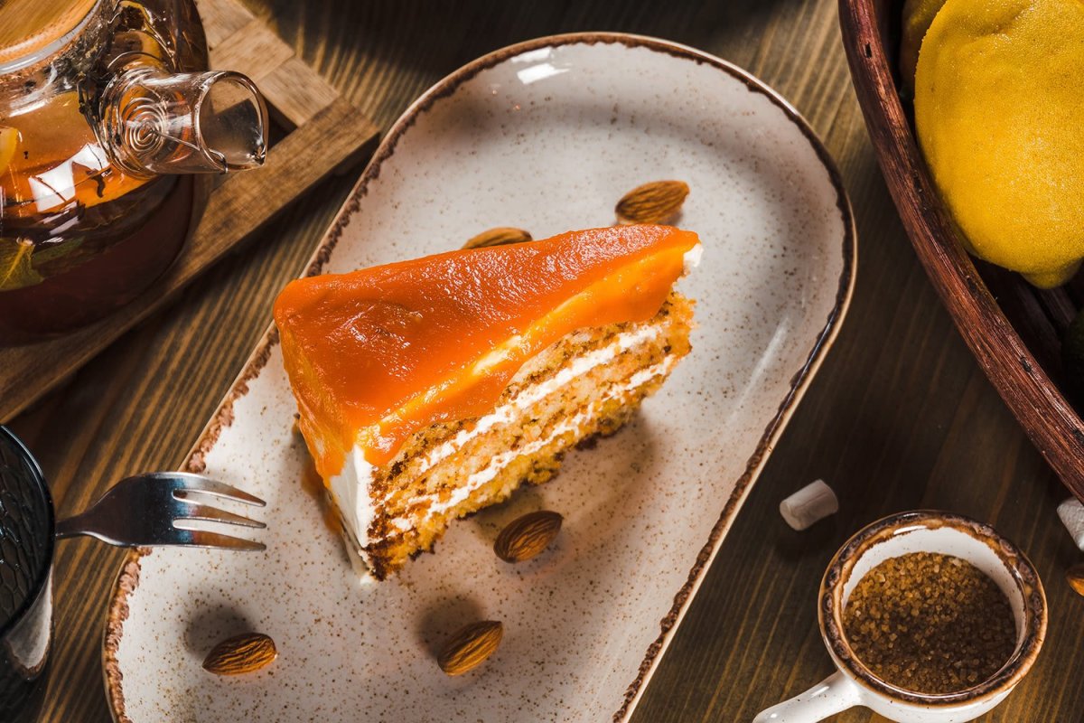 Шарлотка с апельсинами и яблоками