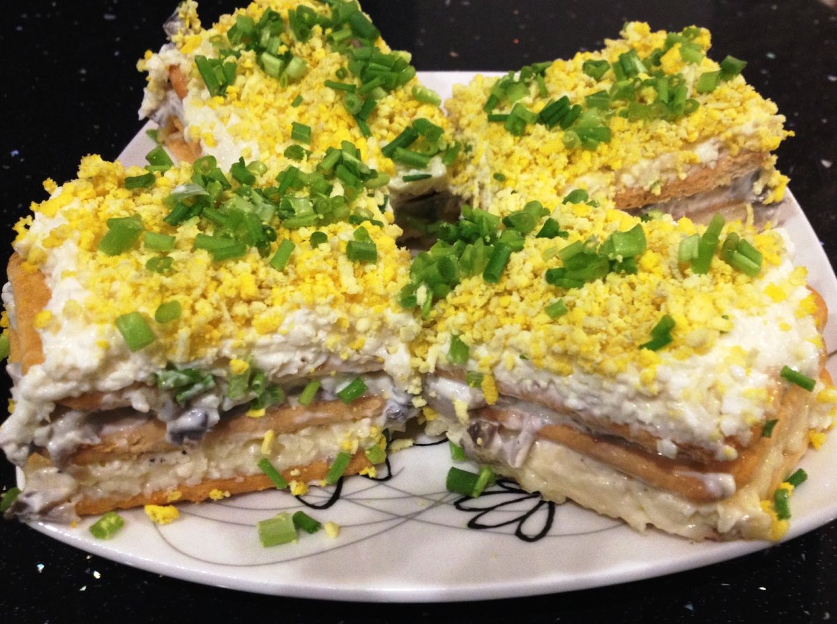 Закусочный торт с тунцом и крекером