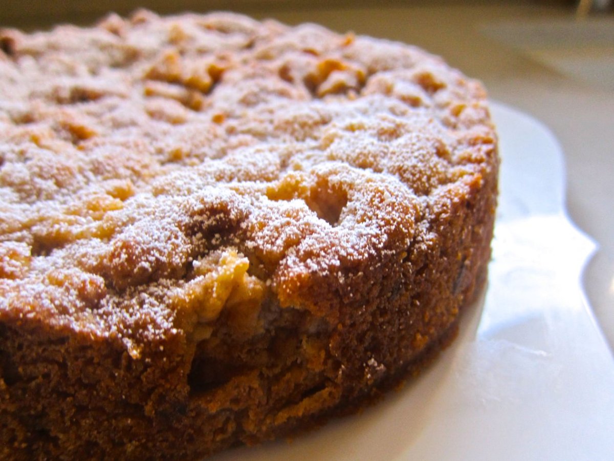 Банановый пирог с орехами