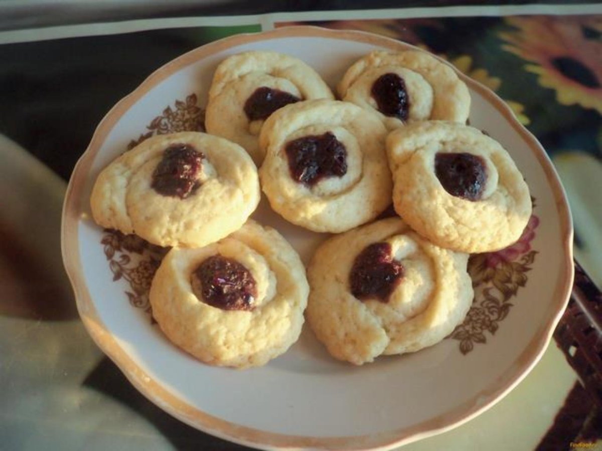 Кефир с печеньем курабье