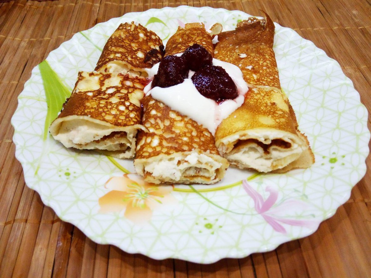 Блинчики с творогом и джемом