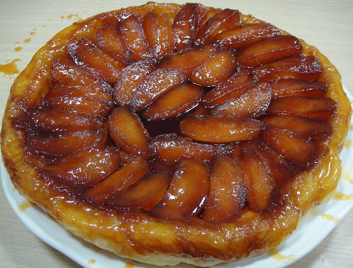 Песочный пирог с меренгой и яблоками