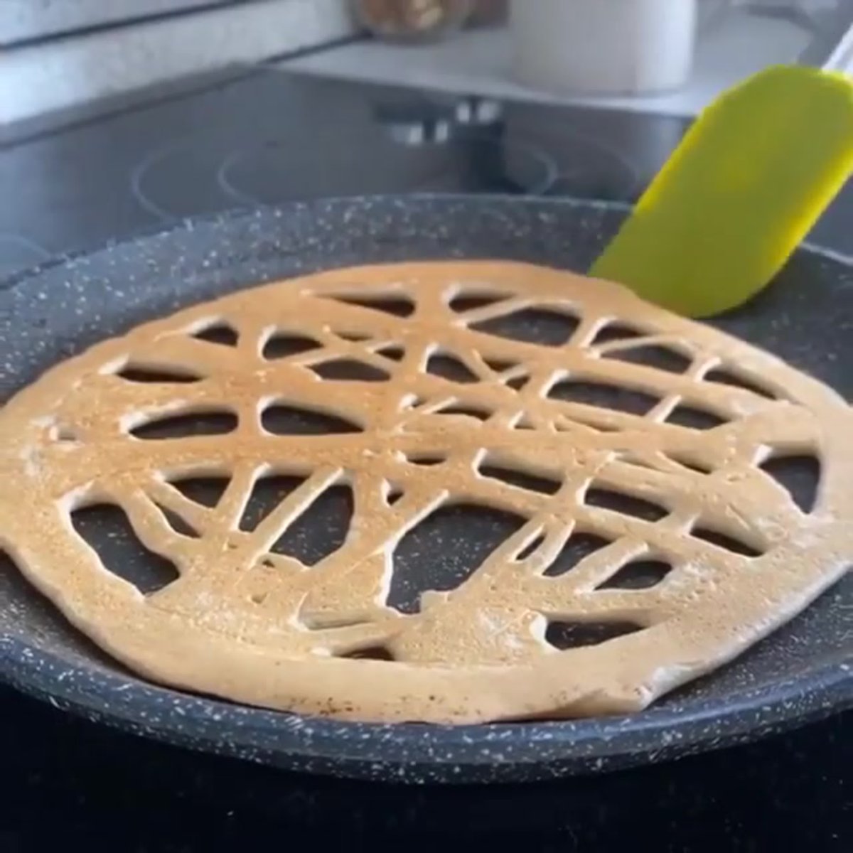 Блины на молоке с дырочками