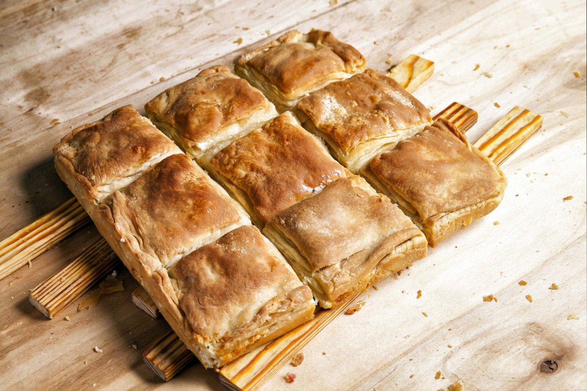 Сытный пирог с ветчиной и сыром