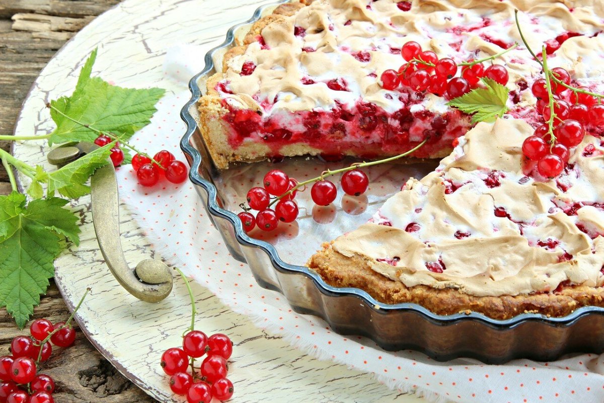 Пирок песочный с творогом и вишней