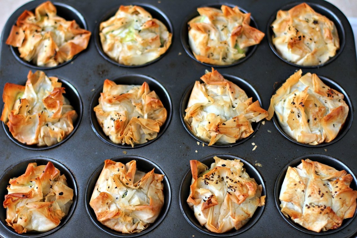 Пироги с рыбой и картошкой
