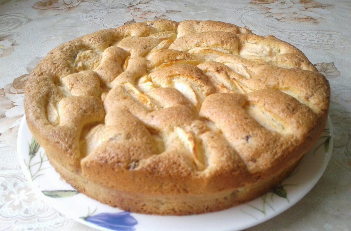 Бисквит с яблоками
