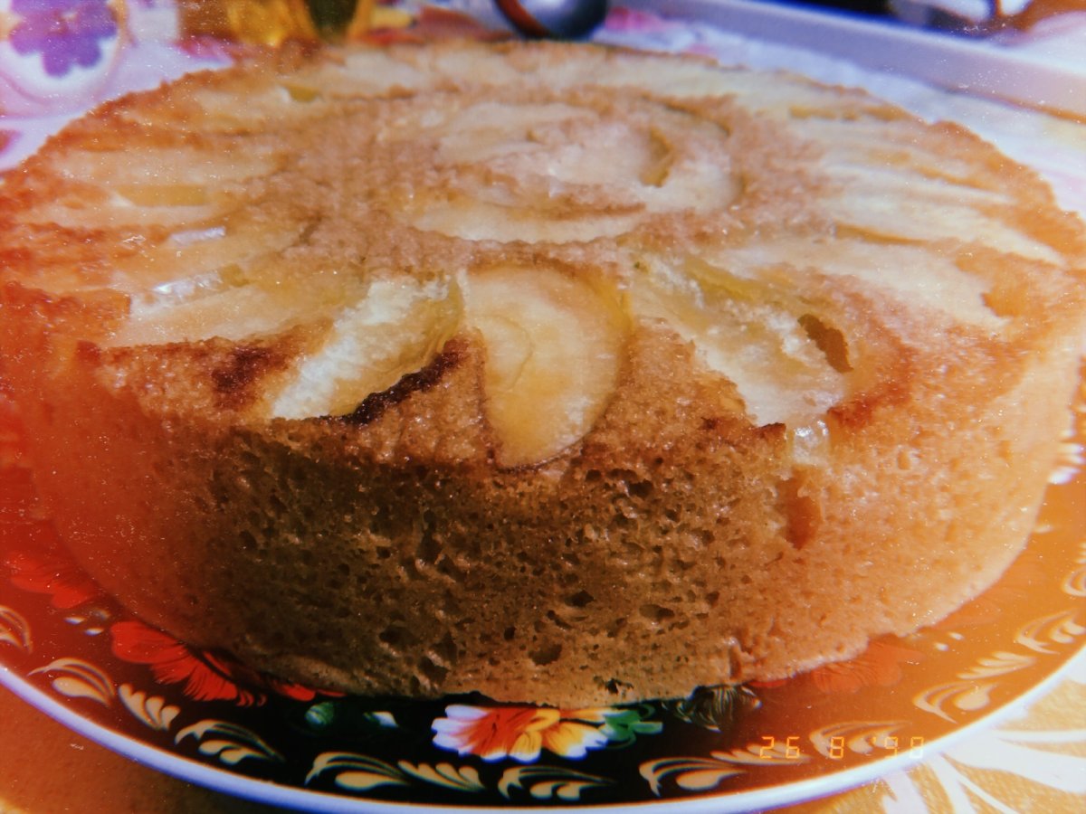 Шарлотка с яблочным повидлом