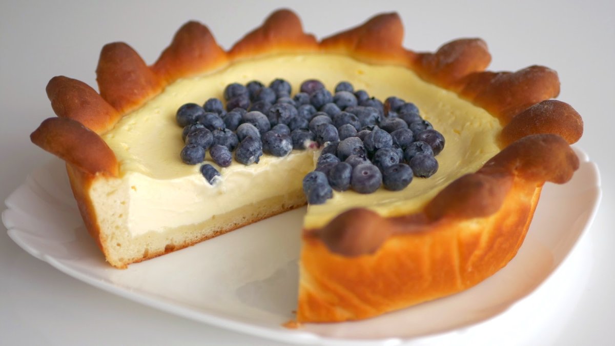 Пирог с яблоком и брусникой
