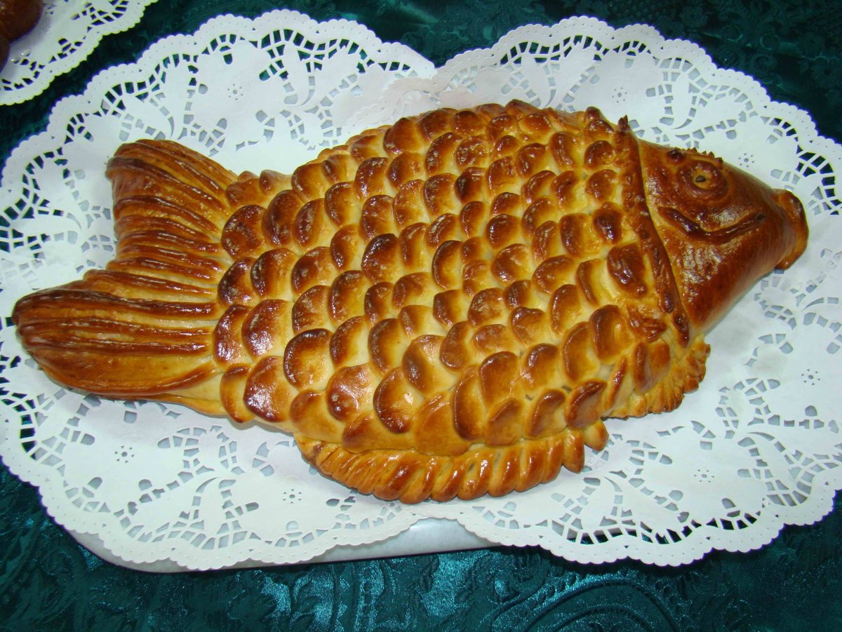 Рыбный пирог из слоеного