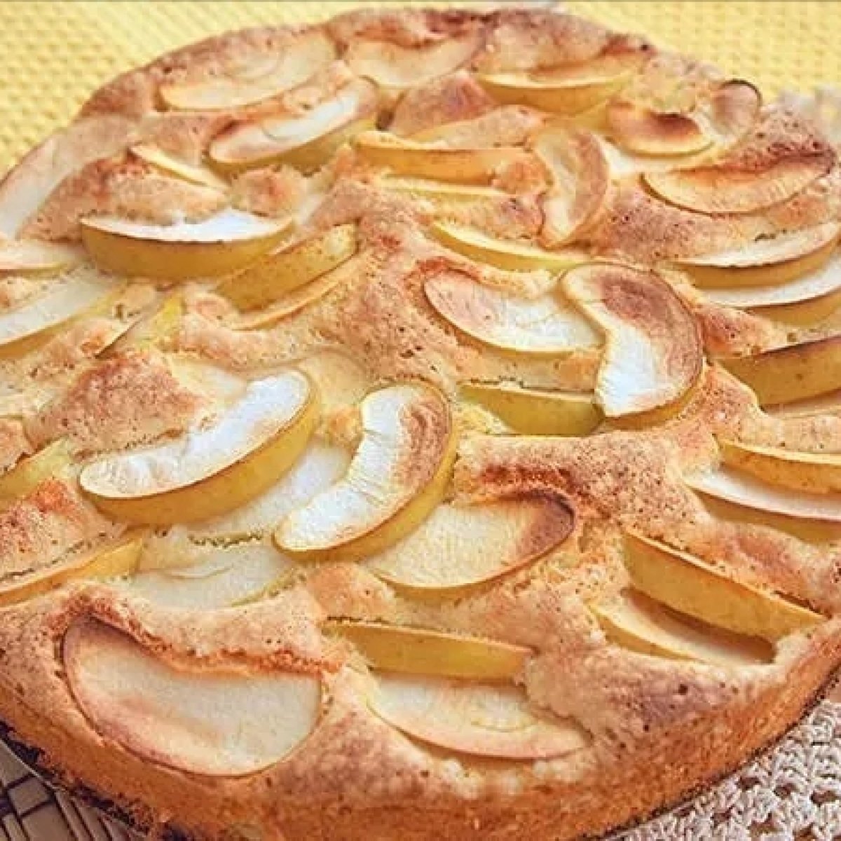 Пирог с творогом и персиками