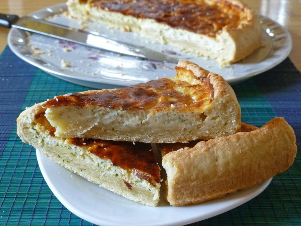 Луковый пирог с сыром