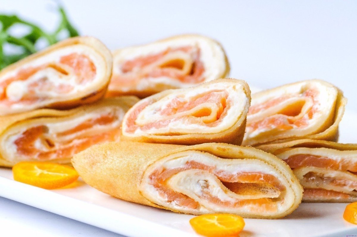 Блины с семгой и творожным сыром