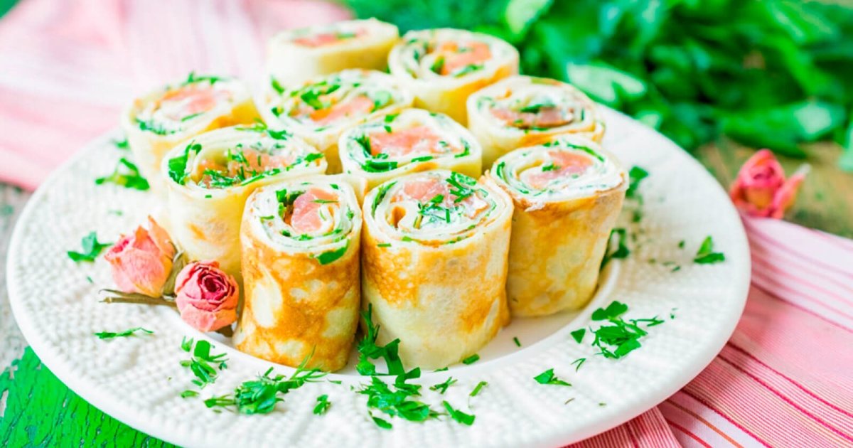 Роллы из блинчиков с семгой