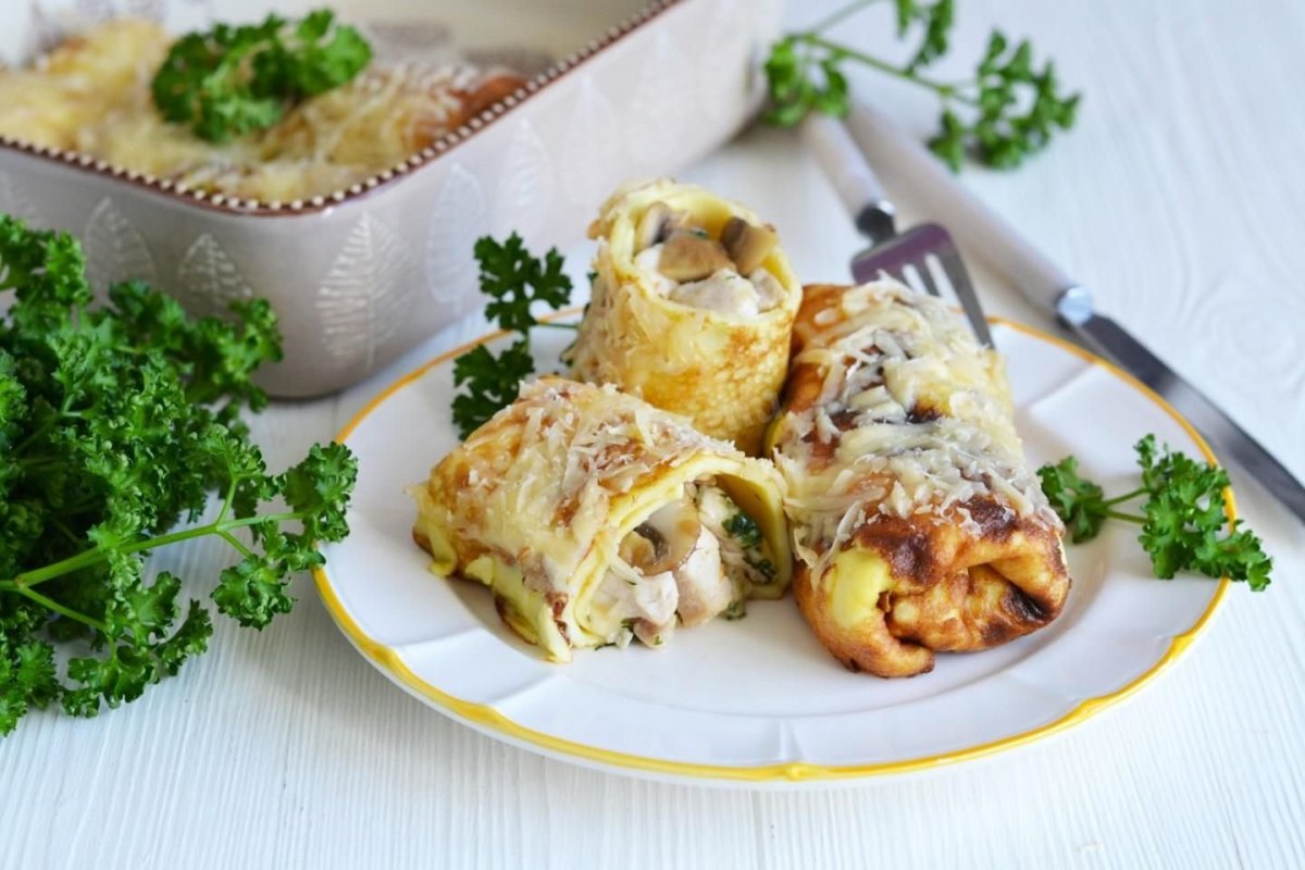 Курица фаршированная блинами