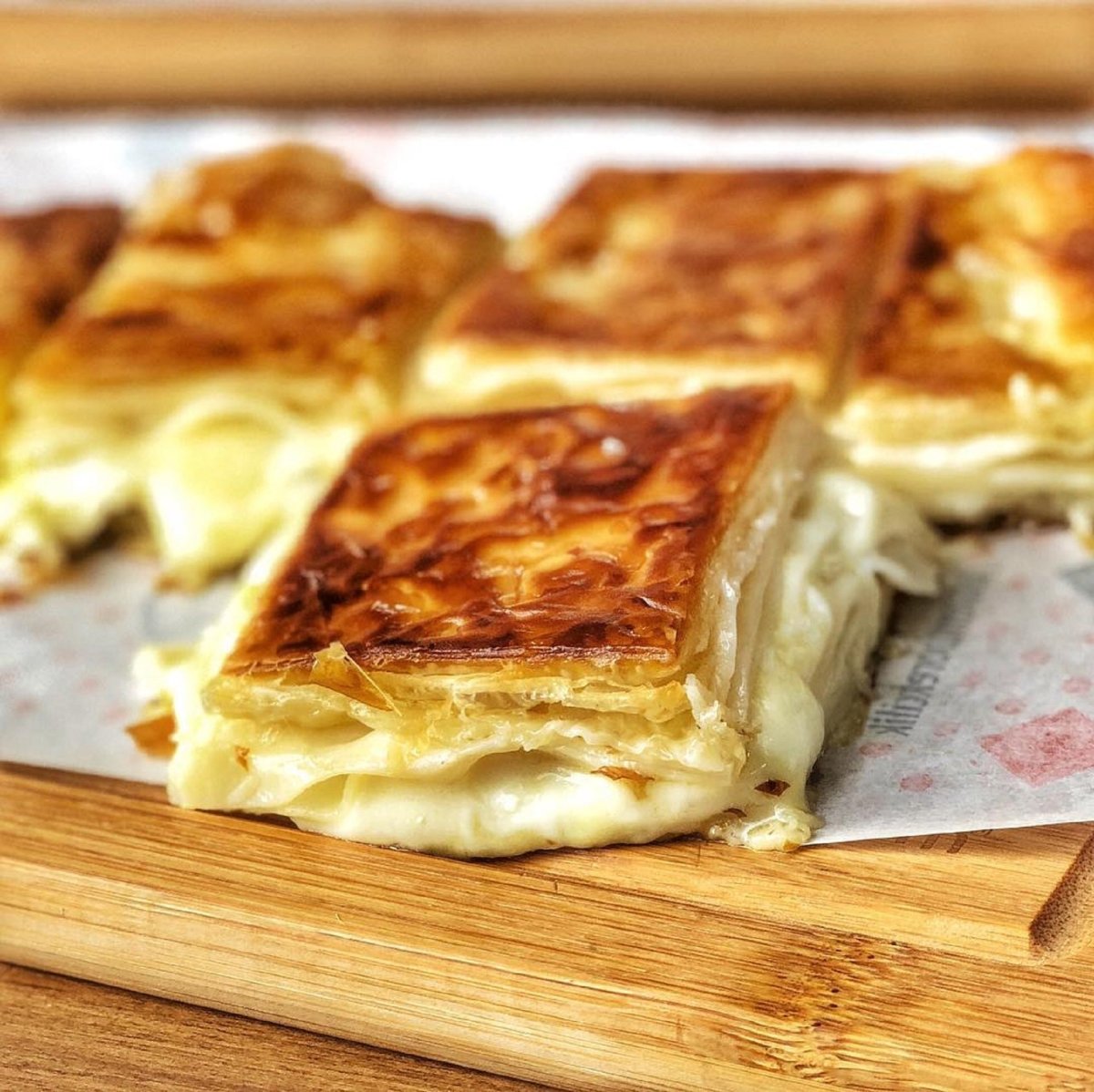 Слоеные пироги с сыром