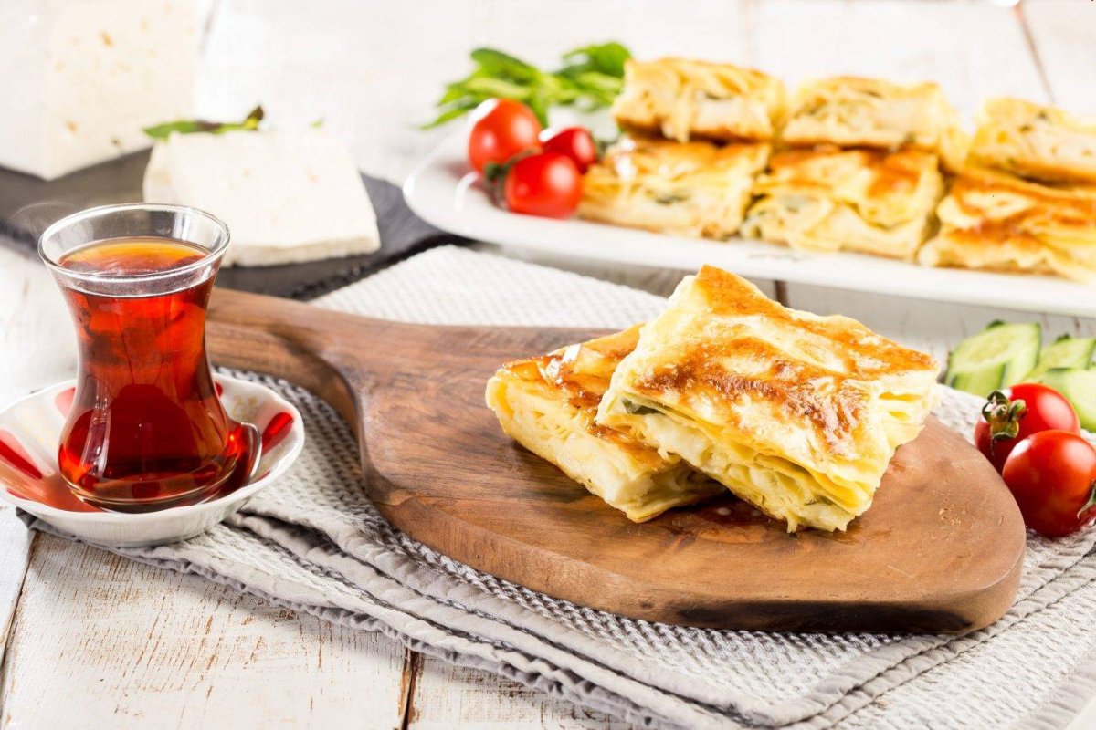 Ленивая ачма из лаваша с творогом и сыром в духовке