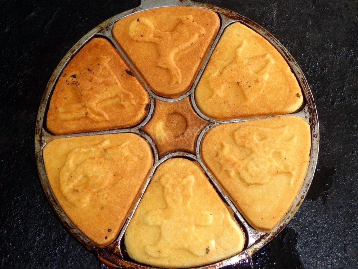 Печенье на сковороде форме треугольника